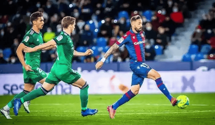 意甲保级生死战!都灵VS莱切:伤病潮下的困兽斗,比分进球数前瞻