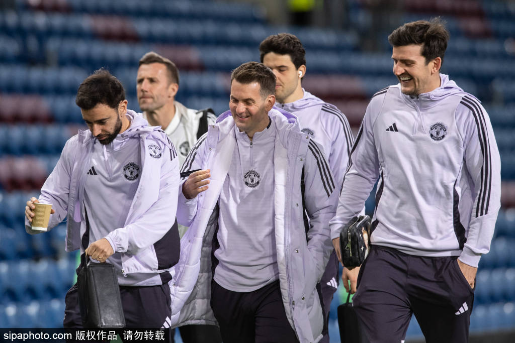 神剧情!舍什科第94分钟反绝杀!曼联3-2再次领先富勒姆!